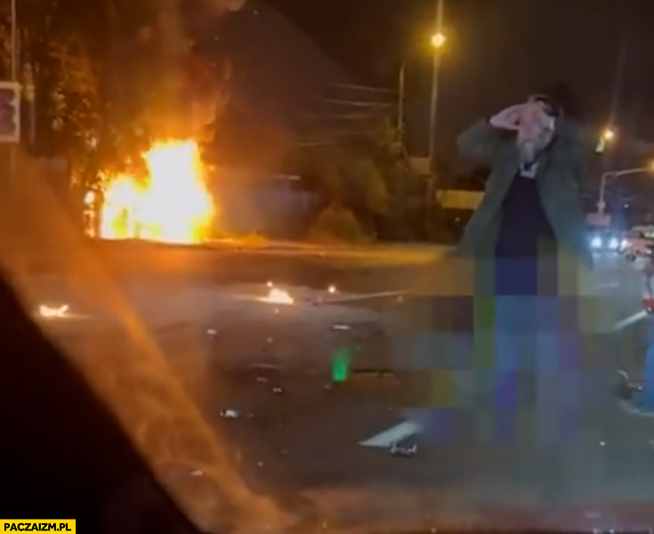 Aleksander Dugin łapie się za głowę wybuch pożar zamach reakcja mem