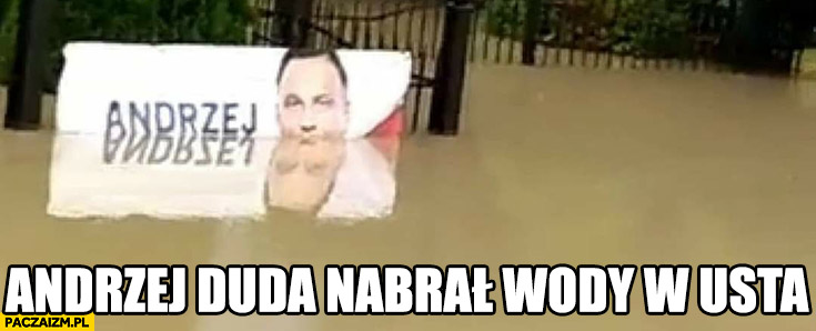 Andrzej Duda nabrał wody w usta plakat pod wodą powódź