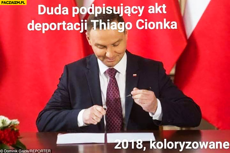 Andrzej Duda podpisujący akt deportacji Thiago Cionka 2018 koloryzowane mecz Polska Senegal mundial