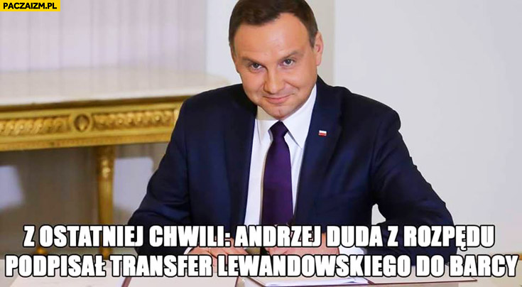 Andrzej Duda z rozpędu podpisał transfer Lewandowskiego do Barcy