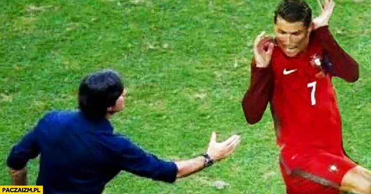 Cristiano Ronaldo nie chce podać ręki Joachimowi Loewowi
