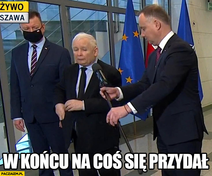 Duda trzyma mikrofon Kaczyńskiemu w końcu na coś się przydał konferencja prasowa