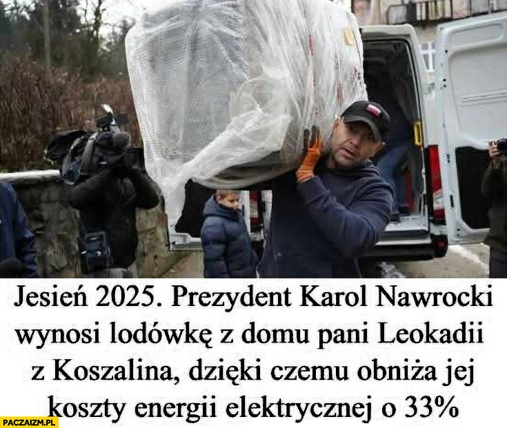 Jesień 2025 prezydent Karol Nawrocki wynosi lodówkę z domu pani Leokadii obniża jej koszty energii o 33% procent