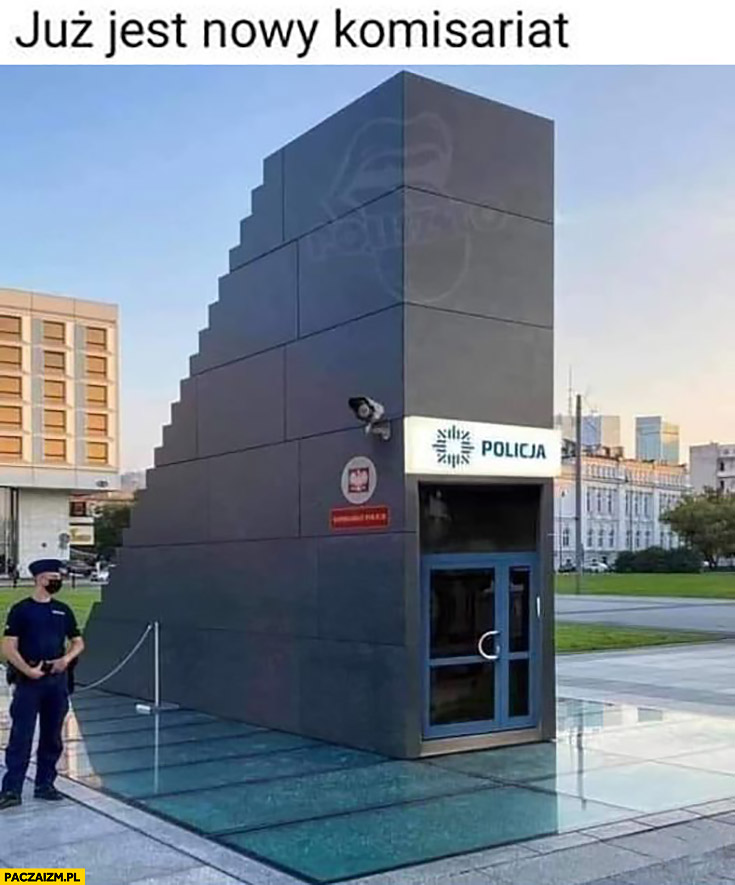 Jest już nowy komisariat policji pomnik schody smoleńskie przeróbka
