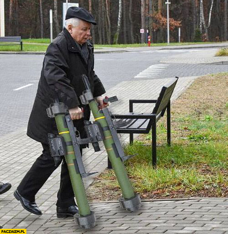 Kaczyński idzie o kulach dwa granatniki przeróbka