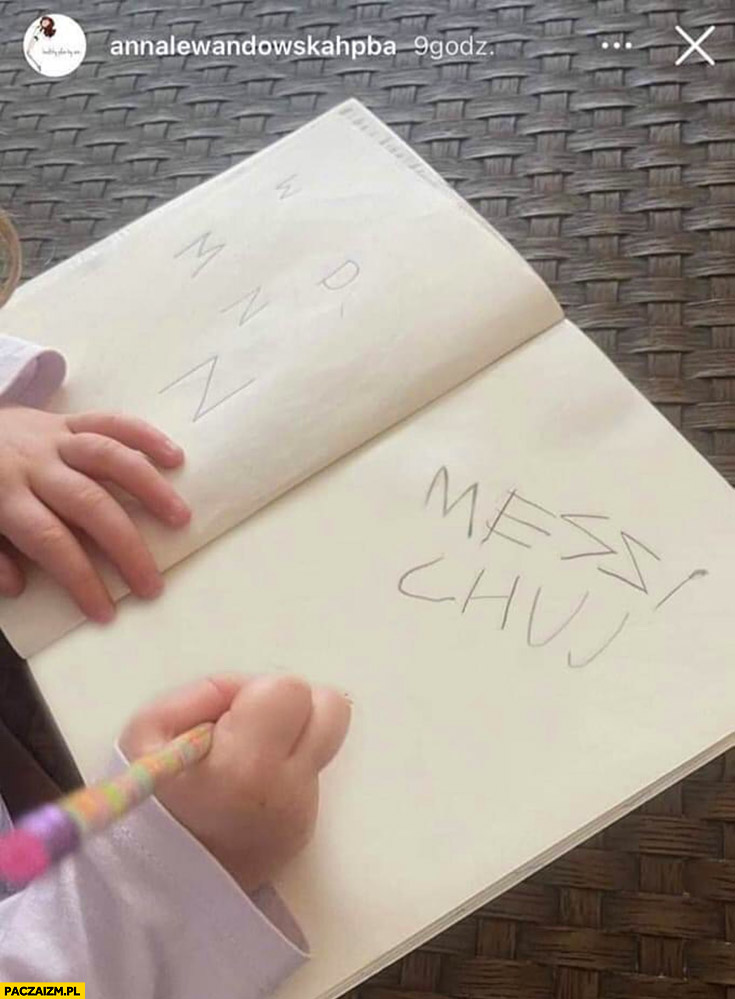 Klara Lewandowska pisze rysuje w zeszycie Messi kuj przeróbka