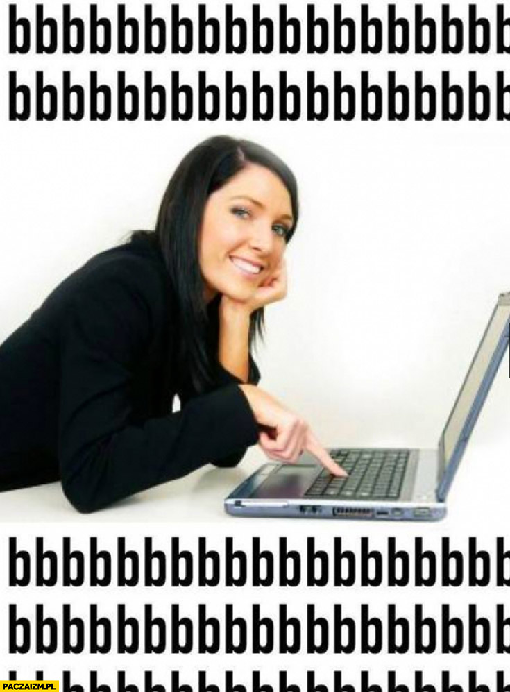 Kobieta z laptopem trzyma klawisz b