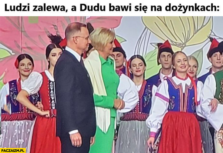 Ludzi zalewa a Dudu bawi się na dożynkach