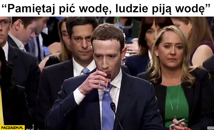 Mark Zuckerberg pamiętaj pić wodę, ludzie piją wodę na przesłuchaniu