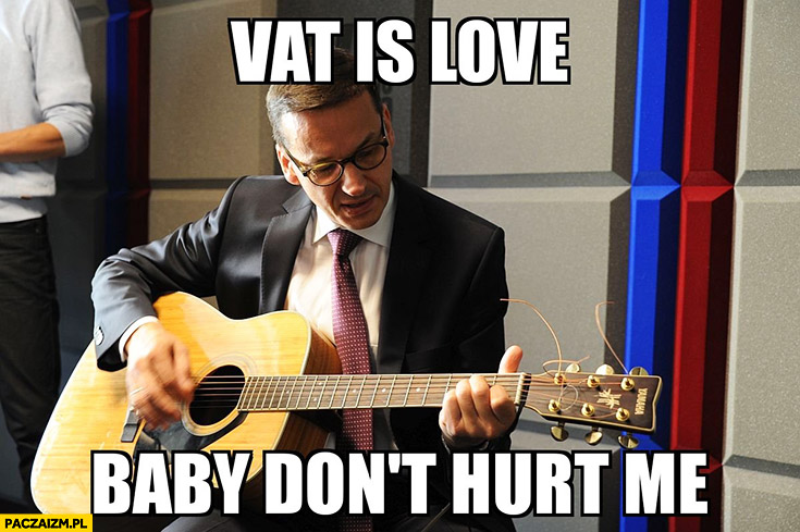 Morawiecki z gitarą VAT is love baby don’t hurt me sings śpiewa