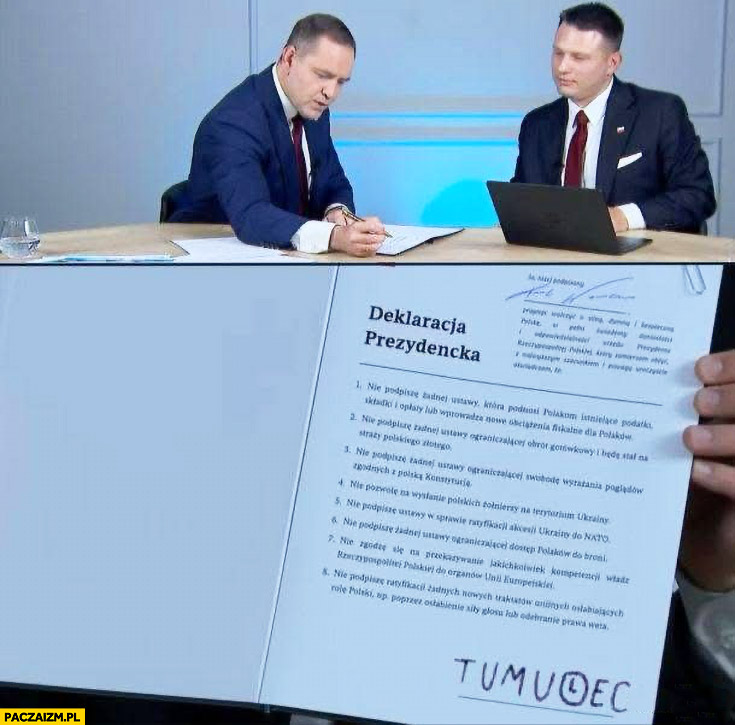 Nawrocki podpisuje deklaracje prezydencka u Mentzena Tumulec