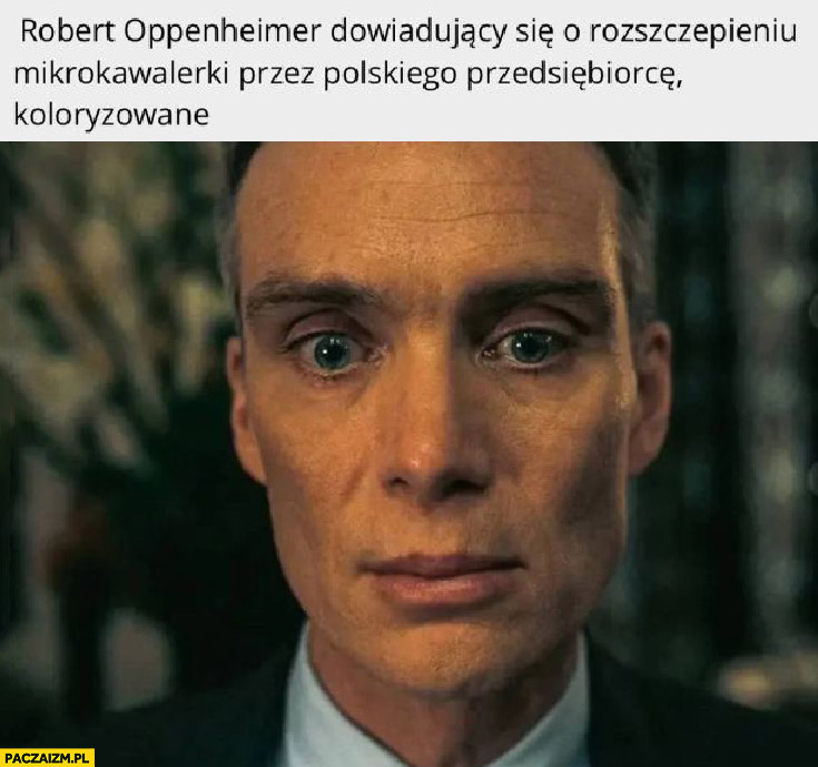 Oppenheimer dowiadujący się o rozszczepieniu mikrokawalerki przez polskiego przedsiębiorcę, koloryzowane