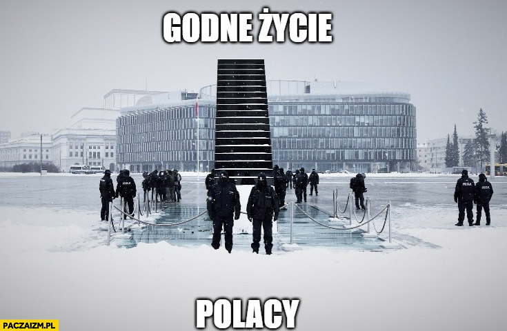 Polacy godne życie policjanci pilnują pomnika Smoleńskiego