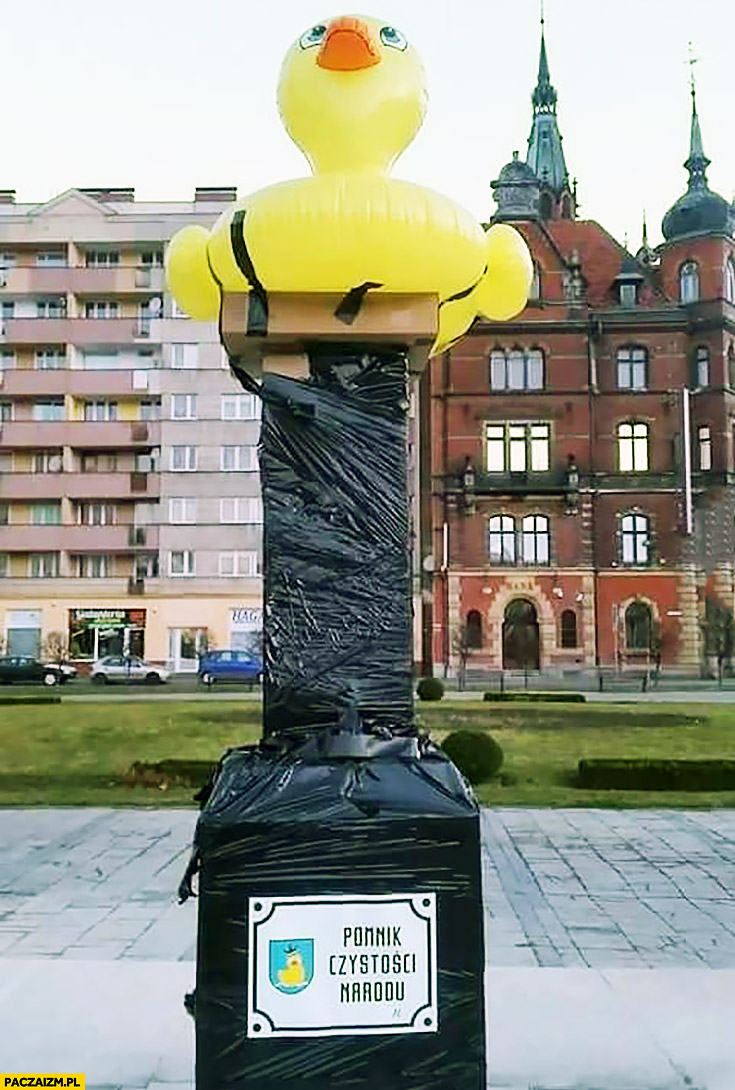 Pomnik czystości narodu kaczka PiS Kaczyński