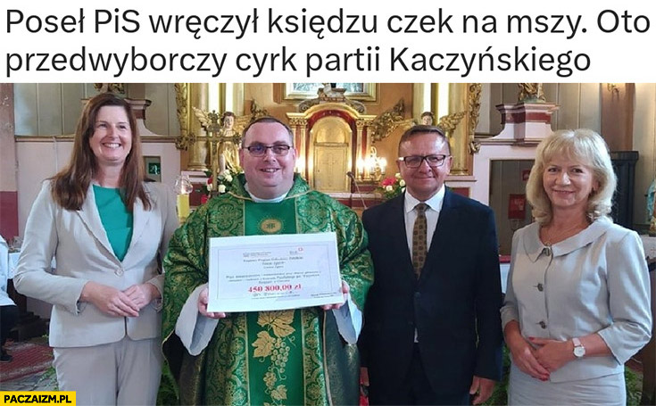 Poseł PiS wręczył księdzu czek na mszy oto przedwyborczy cyrk PiS partii Kaczyńskiego