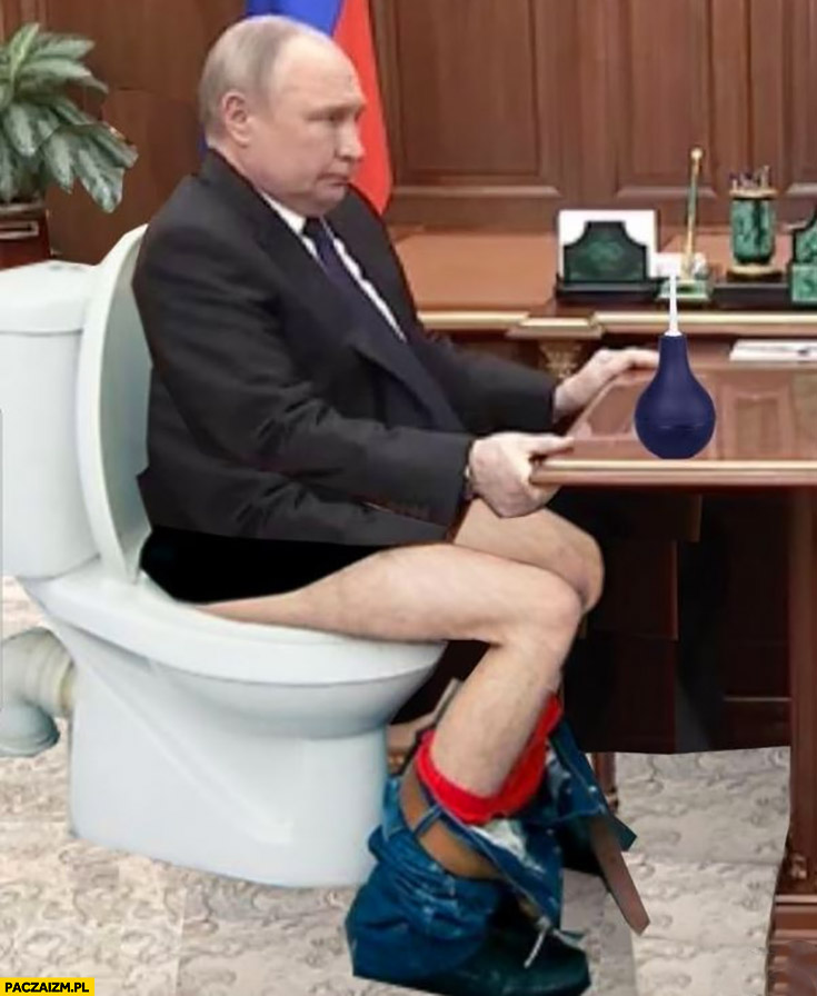 Putin siedzi na kiblu przeróbka photoshop