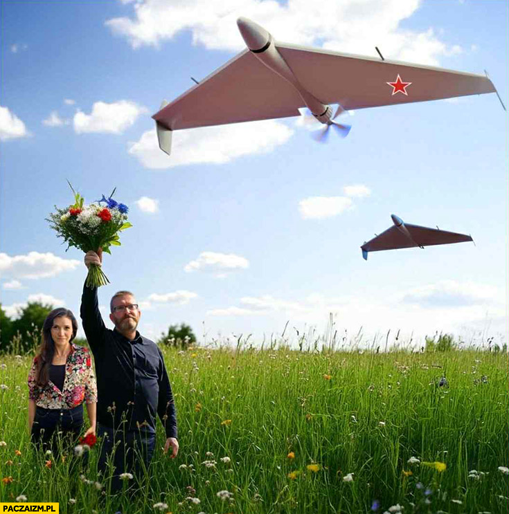 Ruskie drony Braun z Zajączkowską witają je z kwiatami