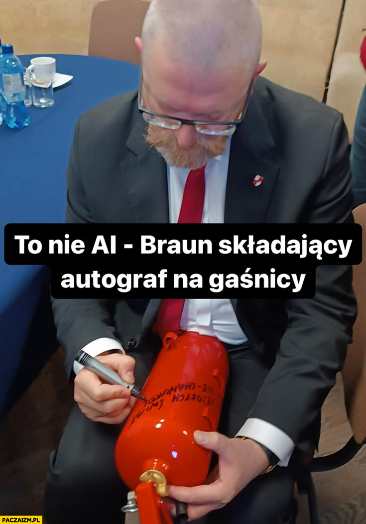 To nie AI to Braun składający podpis na gaśnicy