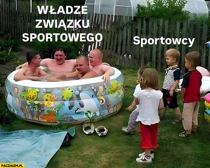 Władze związku sportowego vs sportowcy dorośli w baseniku dla dzieci